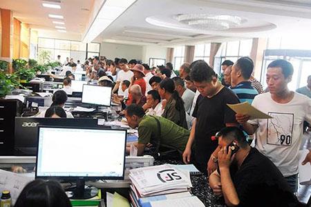 Mae archebion craen castio metelegol Henan yuntian yn dangos blowout trend.jpg Henan yuntian metallurgical casting crane orders show a blowout trend.jpg