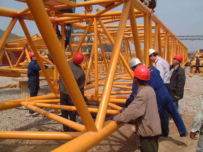 Dylid talu sylw at ailwampio crane.jpg Attentions should be paid in the overhaul of crane.jpg