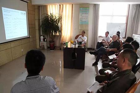 Mae arbenigwyr Almaeneg yn cynnal hyfforddiant damcaniaethol ac ymarferol ar gyfer welders612112017.jpg ein cwmni German experts conduct theoretical and practical training for our company’s welders612112017.jpg